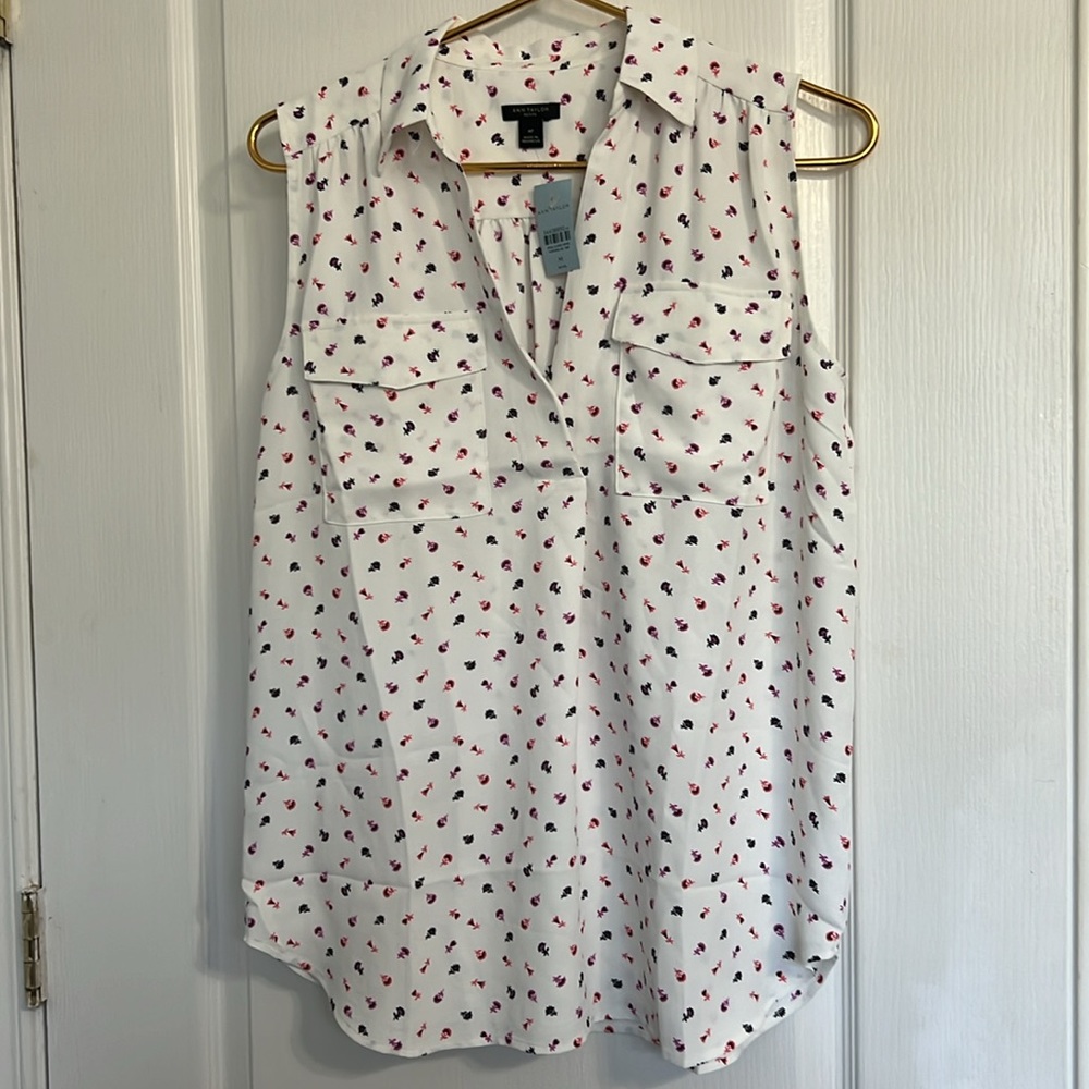 New Ann Taylor floral blouse size medium petite